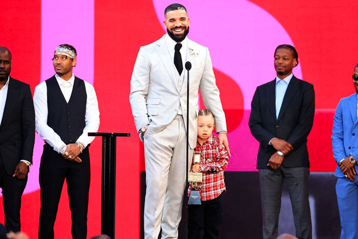 Drake Wins Artist Of The Decade 🏆