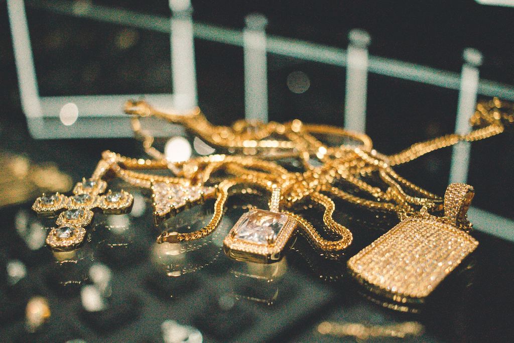 Your Guide To Layering Jewellery