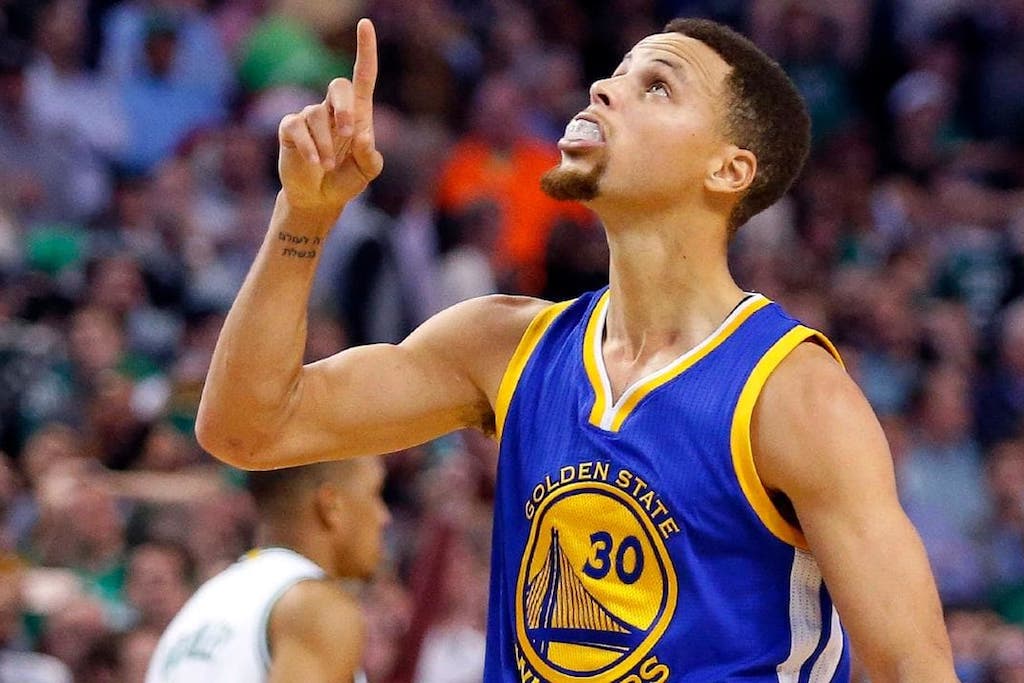 Steph Curry Returns To The Warriors After 3 Weeks