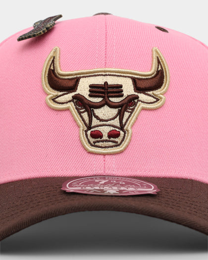 Mitchell & Ness Chicago Bulls 'Bacon Sugar' Fitted Pink