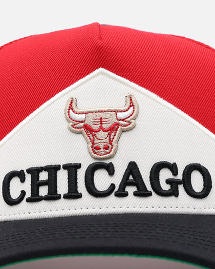 Pro Standard Chicago Bulls Chevron Pinch Front Trucker Snapback Red