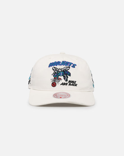 Mitchell & Ness Charlotte Hornets Bug Backer Deadstock Snapback White