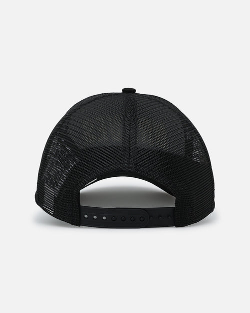 New Era Atlanta Braves 'Podium Pack' Pre-Curved Golfer Trucker Snapback Black/Metallic Gold