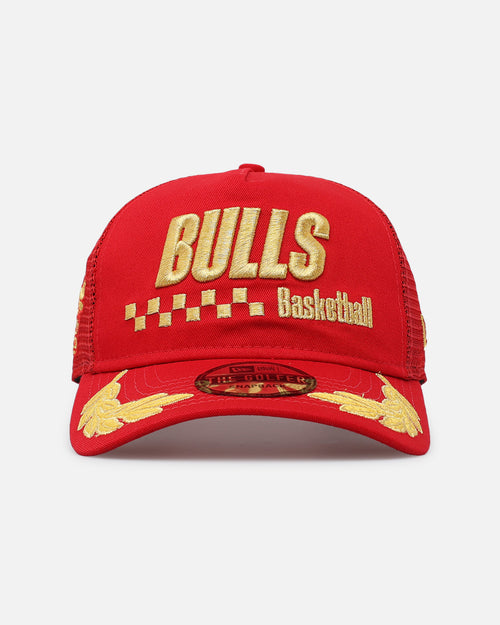 New Era Chicago Bulls 'Podium Pack' Pre-Curved Golfer Trucker Snapback Scarlett/Metallic Gold