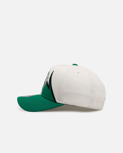 Mitchell & Ness Boston Celtics 'Shark Tooth' Pro Pinch Snapback Cream/Green