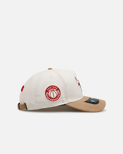Pro Standard Chicago Bulls 'Signature Suede' Pro Pinch Strapback Eggshell