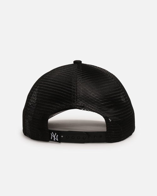 New Era New York Yankees 'Distressed' 9FORTY A-Frame Trucker Snapback Black/White