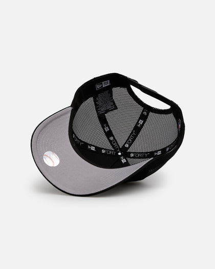 New Era Atlanta Braves 'Distressed' 9FORTY A-Frame Trucker Snapback Black/White