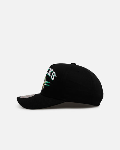 Mitchell & Mess Oregon Ducks 'Shadow Script' Pro Pinch Snapback Black