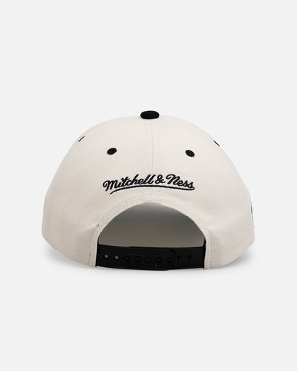Mitchell & Ness New York Knicks 'Worldwide' Deadstock Snapback Egret