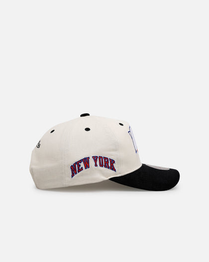 Mitchell & Ness New York Knicks 'Worldwide' Deadstock Snapback Egret