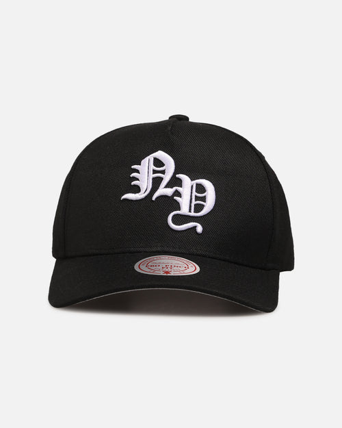 Mitchell & Ness New York Knicks 'Gothic Letter' Pro Pinch Snapback Black