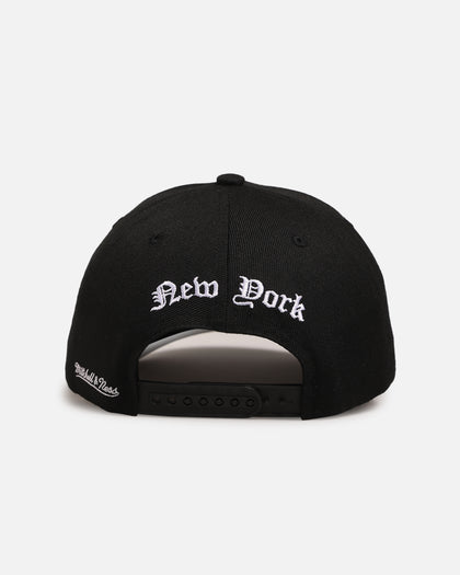 Mitchell & Ness New York Knicks 'Gothic Letter' Pro Pinch Snapback Black