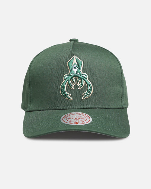 Mitchell & Ness Milwaukee Bucks 'Upside Down Logo' Pro Pinch Snapback Green