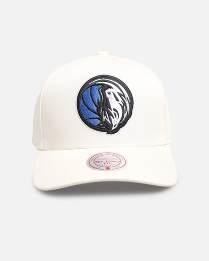 Mitchell & Ness Dallas Mavericks 'Upside Down Logo' Pro Pinch Snapback White