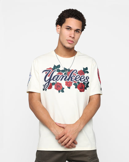 Pro Standard New York Yankees Roses T-Shirt Eggshell | Culture Kings