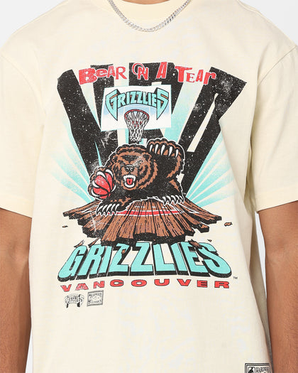 Mitchell & Ness Vancouver Grizzlies Bear On Tear T-Shirt Cream