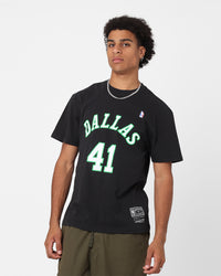 Mitchell & Ness Dallas Mavericks Dirk Nowitzki Player N&N T-Shirt Vintage Black