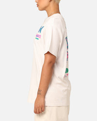Nike Women's Sportswear Graphic Boyfriend T-Shirt Phantom
