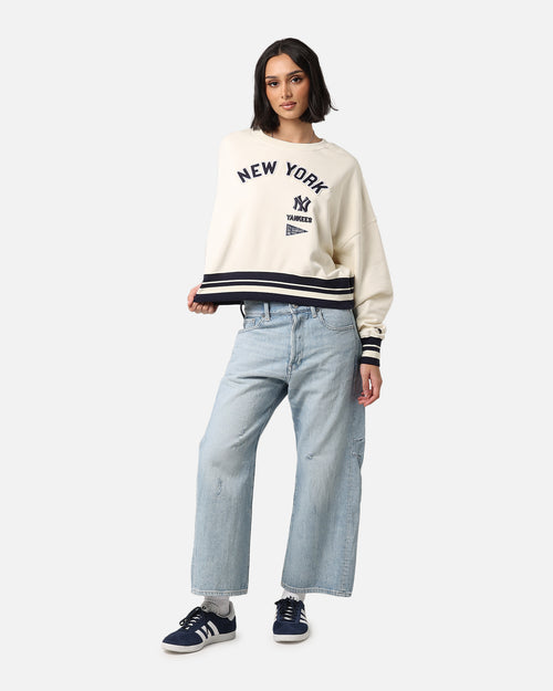 Pro Standard Women's New York Yankees Retro Classics Crewneck Eggshell/Midnight Navy