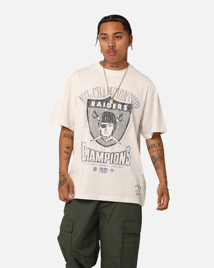 Mitchell & Ness Las Vegas Raiders Shield T-Shirt White Marle