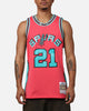 Mitchell & Ness San Antonio Spurs Tim Duncan 'Spurs 2014 Champs' '98-99 Swingman Jersey Pink
