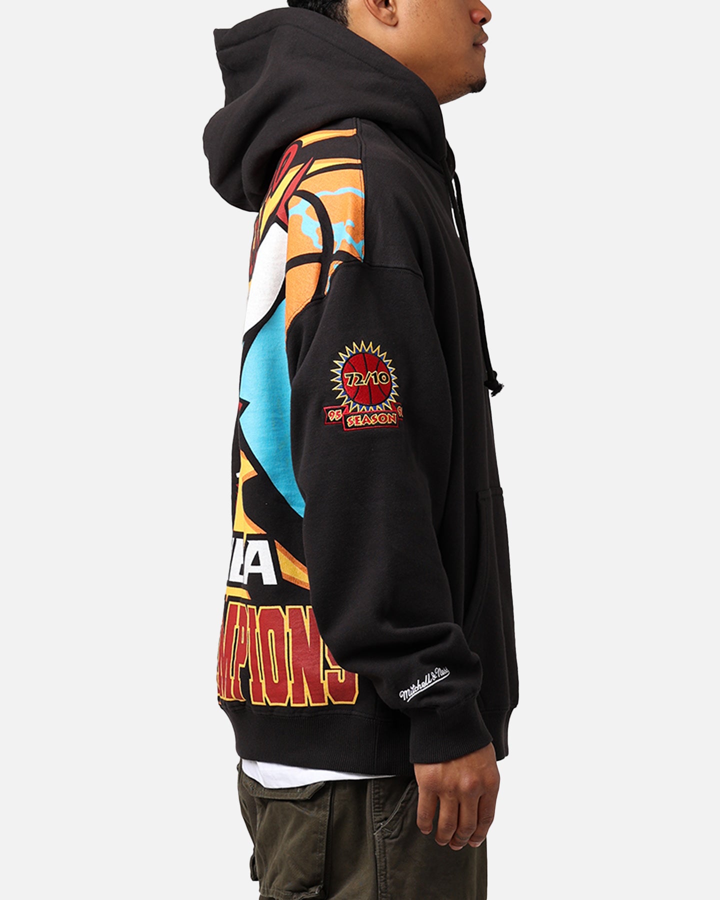 Mitchell & Ness Chicago Bulls 6 Time Hoodie Black | Culture Kings