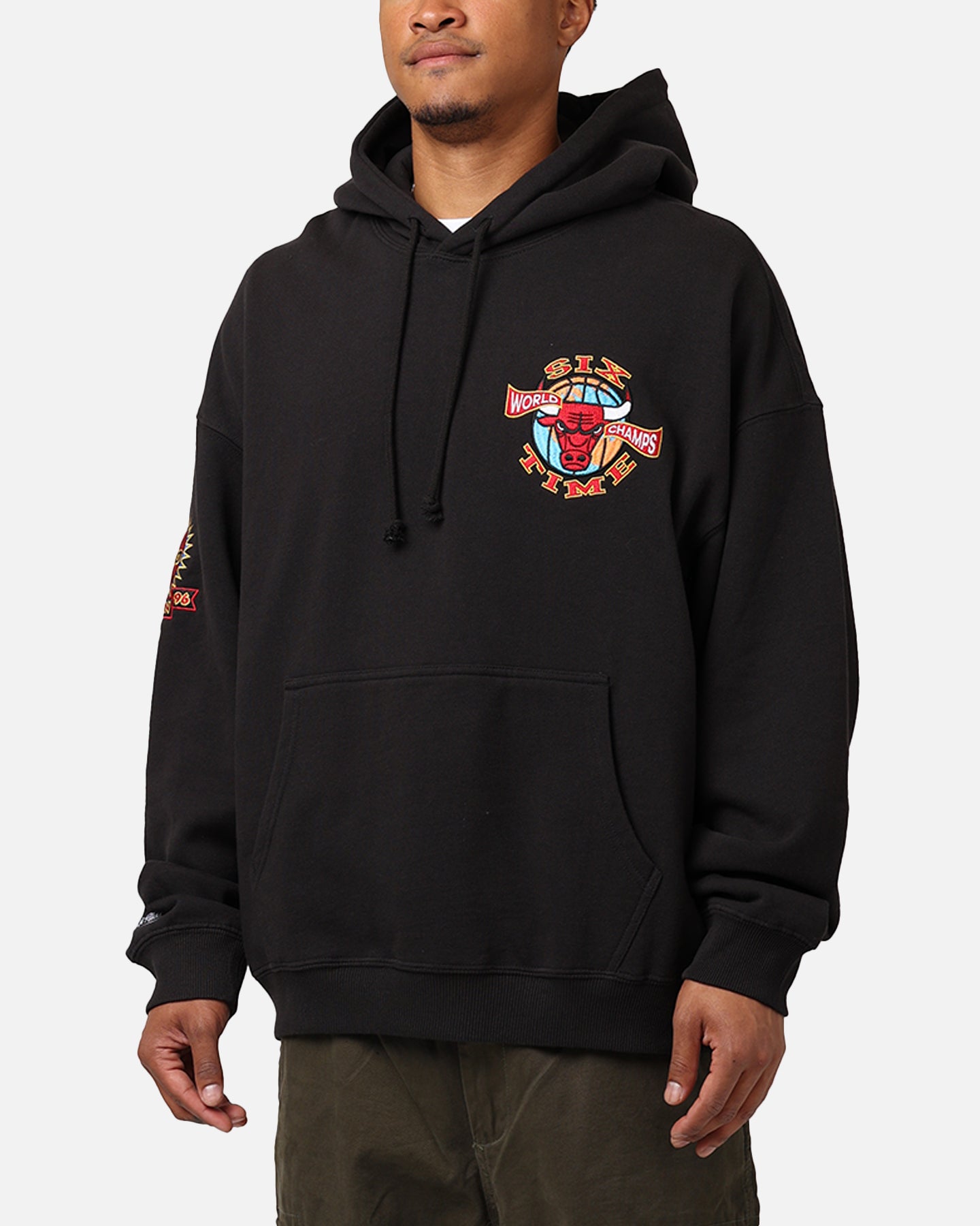 Mitchell & Ness Chicago Bulls 6 Time Hoodie Black | Culture Kings