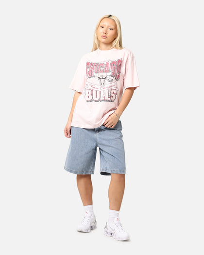 Mitchell & Ness Women's Chicago Bulls Sportsmanship T-Shirt Light Pink