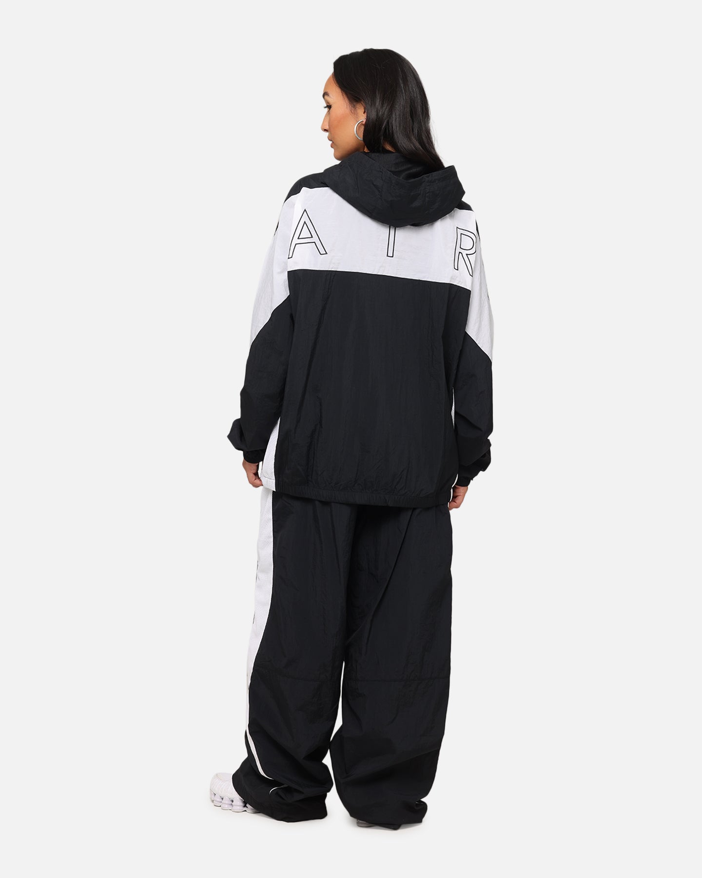 black and white nike windbreaker outfit