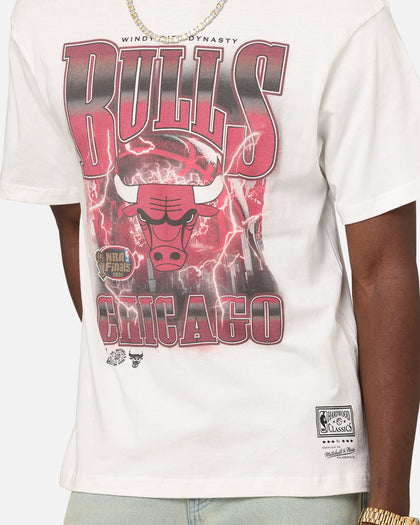 Mitchell & Ness Chicago Bulls City Strike T-Shirt Vintage White