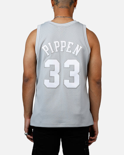 Mitchell & Ness Chicago Bulls Scottie Pippen 1997-1998 Swingman Jersey Grey