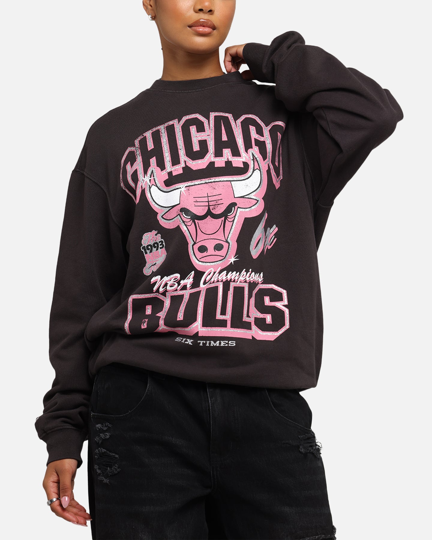 Mitchell & Ness Women's Chicago Bulls Arch Logo Crewneck