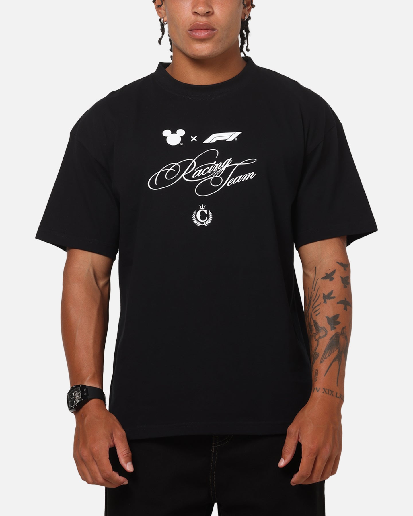 F1 ディズニーコラボ　Disney Mickey Helmet 黒Tシャツ Culture Kings Disney x Formula 1® Mickey Helmet Vintage T-Shirt Black