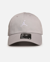 Jordan Club Unstructured Curved-Bill Strapback Hat Lt Smoke/White