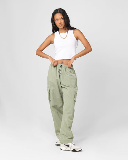Nike Women's Sportswear Essential High-Rise Woven Cargo Pants Oil Green/Black