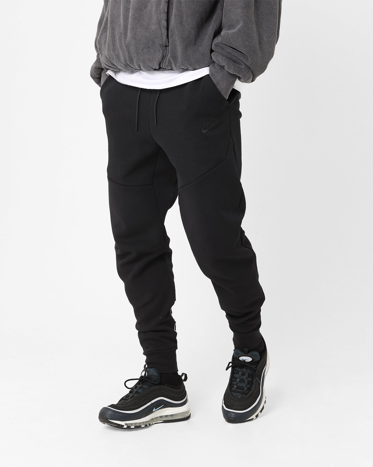 nike tech fleece sweatpants black