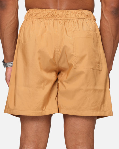 Nike Club Flow Shorts Flax