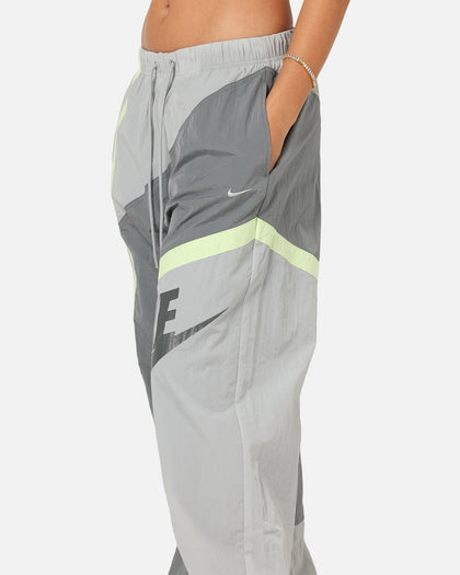 Nike Women's Sportswear Mid-Rise Street Woven Open-Hem Pants Smoke Grey