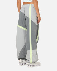 Nike Women's Sportswear Mid-Rise Street Woven Open-Hem Pants Smoke Grey