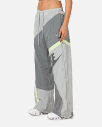 Nike Women's Sportswear Mid-Rise Street Woven Open-Hem Pants Smoke Grey