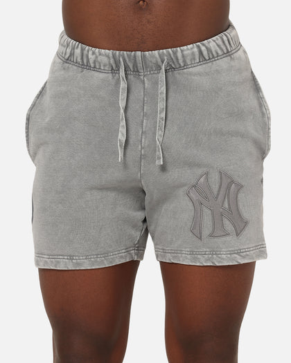Pro Standard New York Yankees Washed Classic Shorts Washed Grey