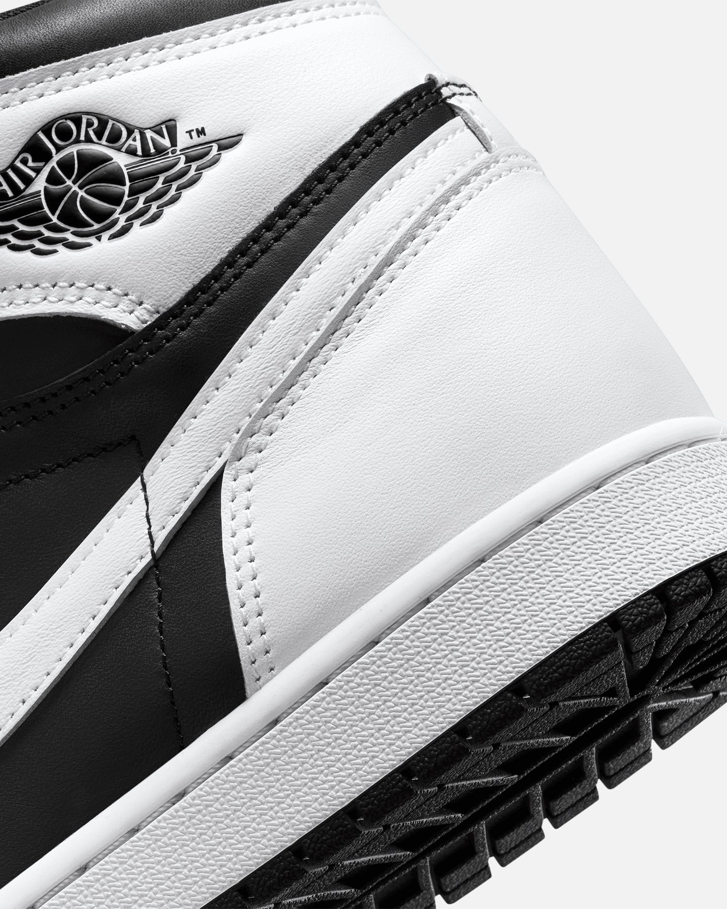 black and white jordan 1 retro