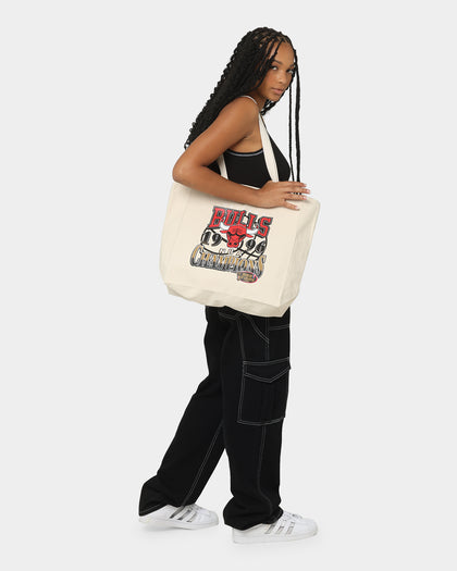 Mitchell & Ness Chicago Bulls Graphic Tote Bag Cream