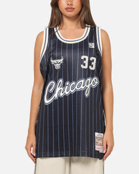 Mitchell & Ness Chicago Bulls Scottie Pippen #33 Playoff Energy Swingman Jersey Navy