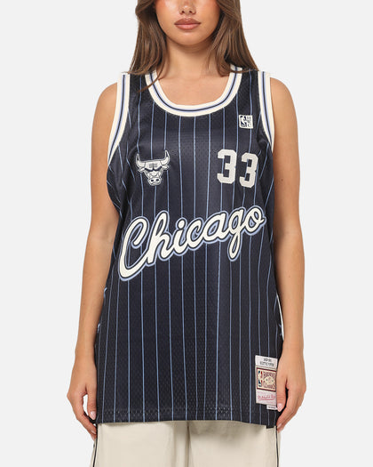 Mitchell & Ness Chicago Bulls Scottie Pippen #33 Playoff Energy Swingman Jersey Navy
