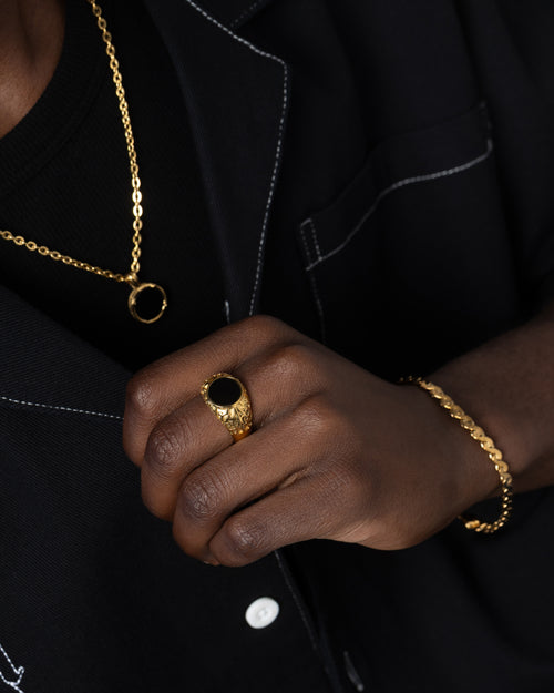 Saint Morta Onyx Round Ring Gold