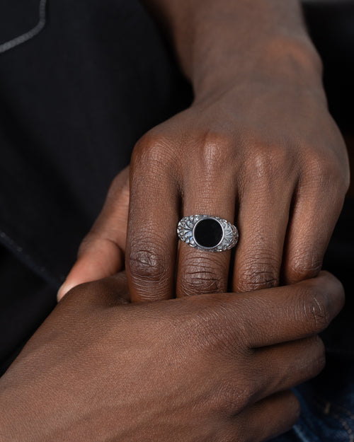 Saint Morta Onyx Round Ring White Gold