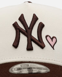 New Era New York Yankees 'Pink Satin Hearts Walnut' 9FORTY A-Frame Snapback Chrome/Walnut