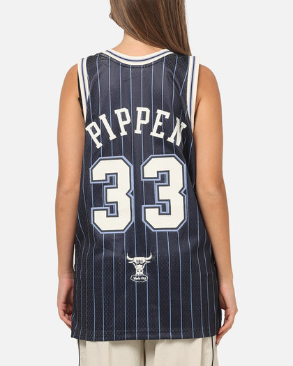 Mitchell & Ness Chicago Bulls Scottie Pippen #33 Playoff Energy Swingman Jersey Navy